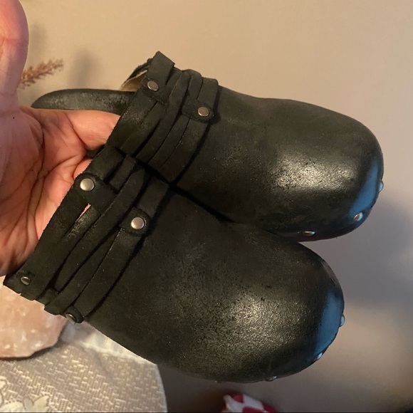 Frye Clogs Womens Size 5.5 Black Leather Clara Campus Studded Clogs - Picture 11 of 13